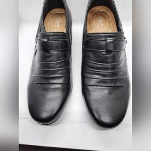 Clarks Leather pumps block heel slip on 12
